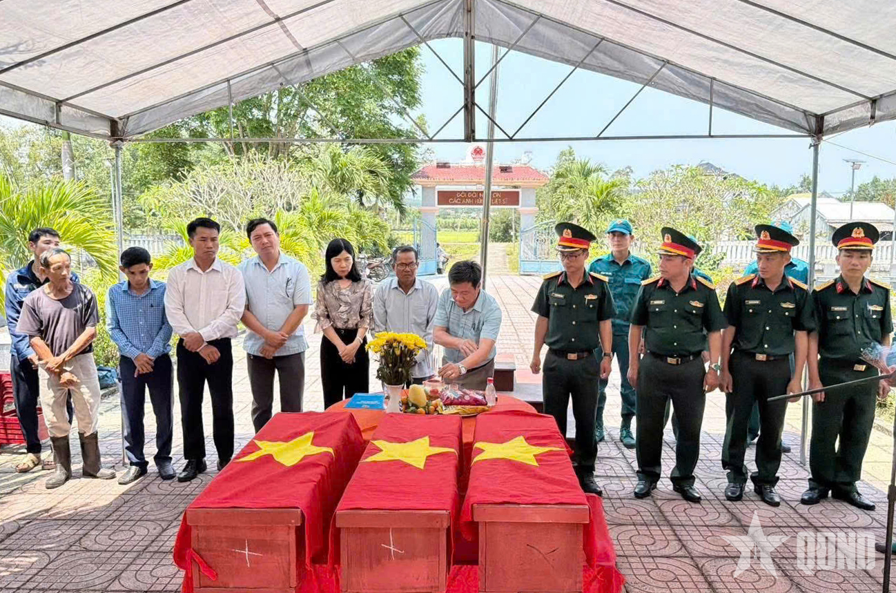 Quảng Ngãi: Truy điệu, an táng hài cốt 3 liệt sĩ trong cùng gia đình

